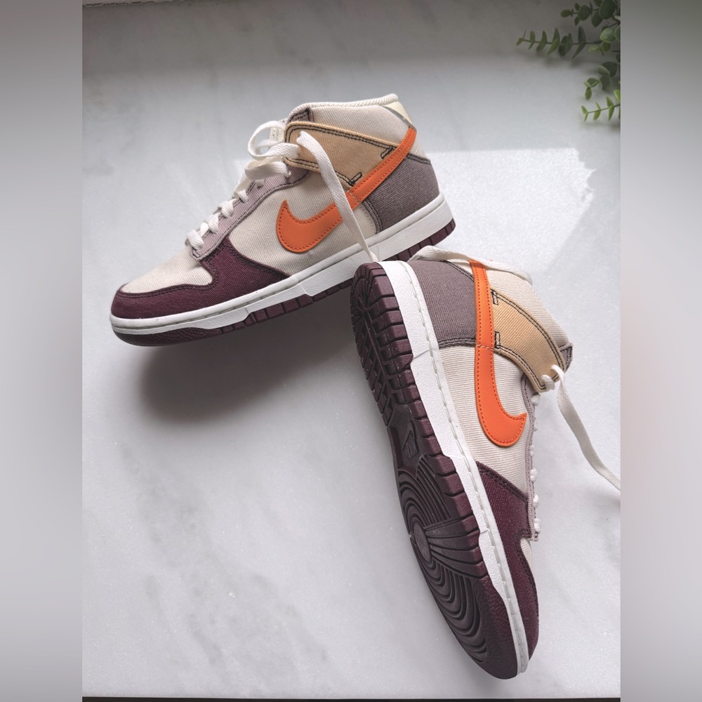 Nike Dunk Mid Men’s 6.5/Womens 8